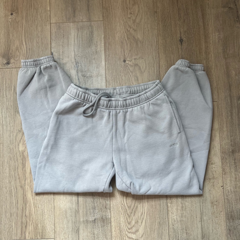 Aritzia Gray Sweatpants - Picture 2 of 4
